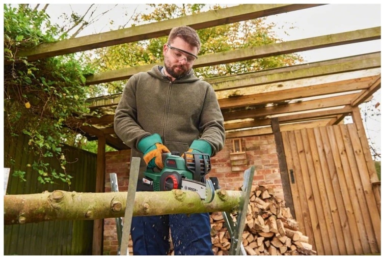 Цепная пила Bosch UniversalChain 18