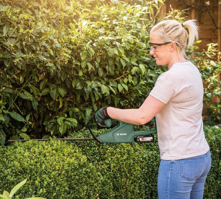 Аккумуляторный кусторез Bosch EasyHedgeCut 18-45