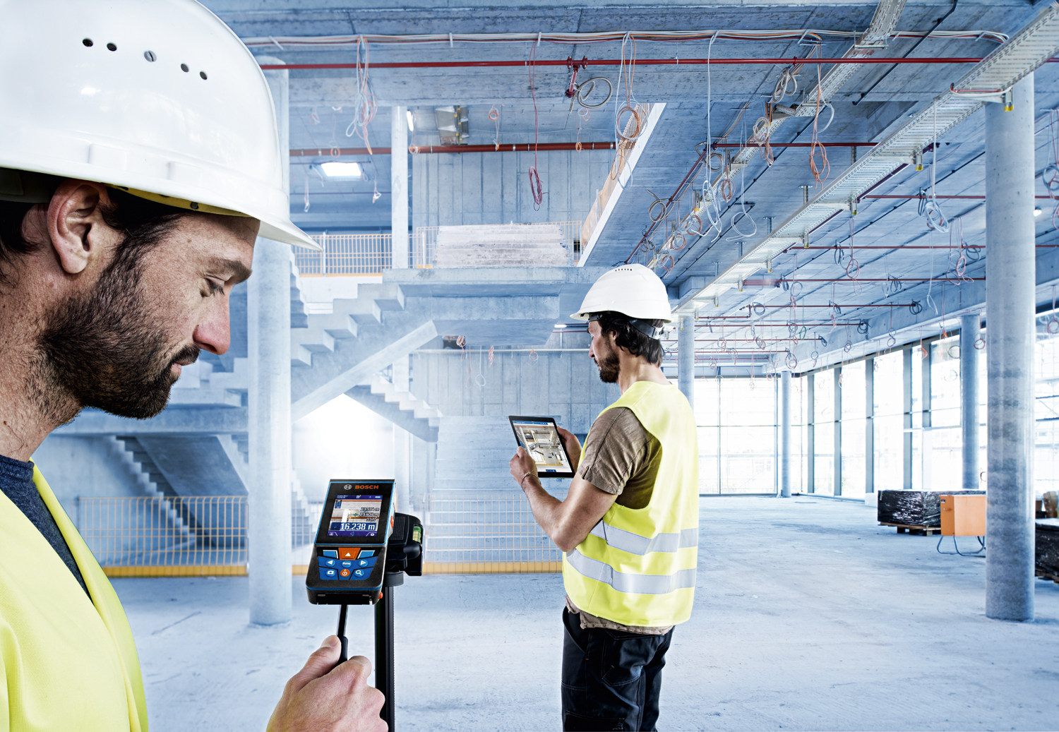 Лазерный дальномер Bosch GLM 120 C Professional + ВТ 150 в комплекте