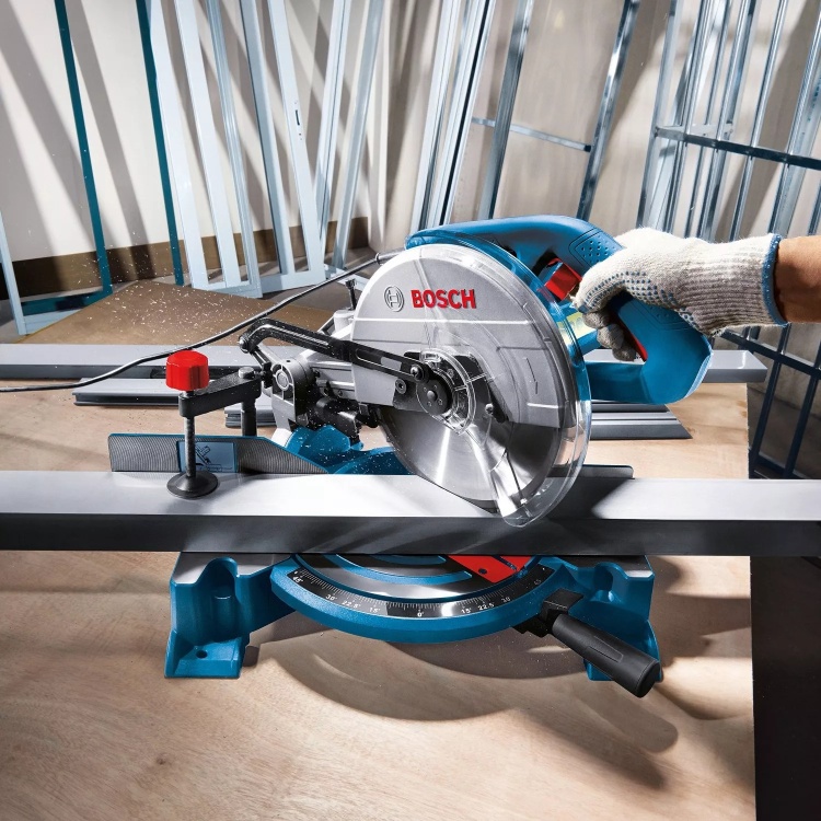 Торцовочная пила BOSCH GCM 10 MX