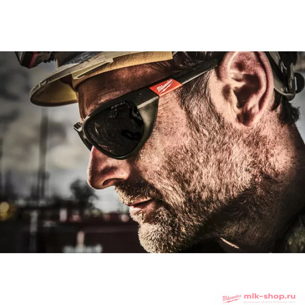 Очки защитные Milwaukee PREMIUM затемненные, поляризованные
