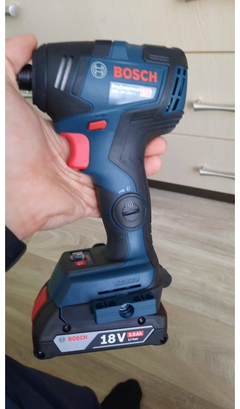 Гайковерт BOSCH GDR 18V-200 без аккумулятора и зарядного устройства